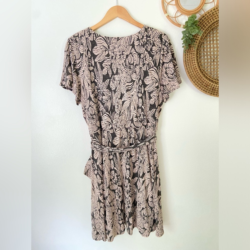 Chico’s stretch knit tie waist dress 3 XL black cream tan V neck floral flare - Picture 8 of 10